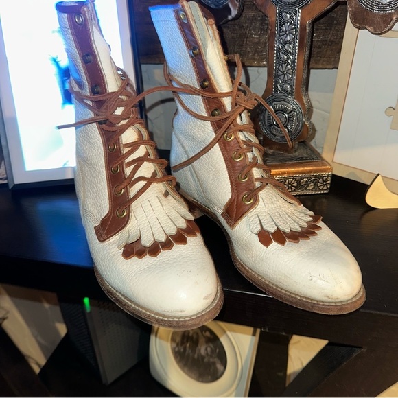Vintage Justin Boots Women's Lace Up Boots in White and Brown Amazing Condition - Picture 4 of 7